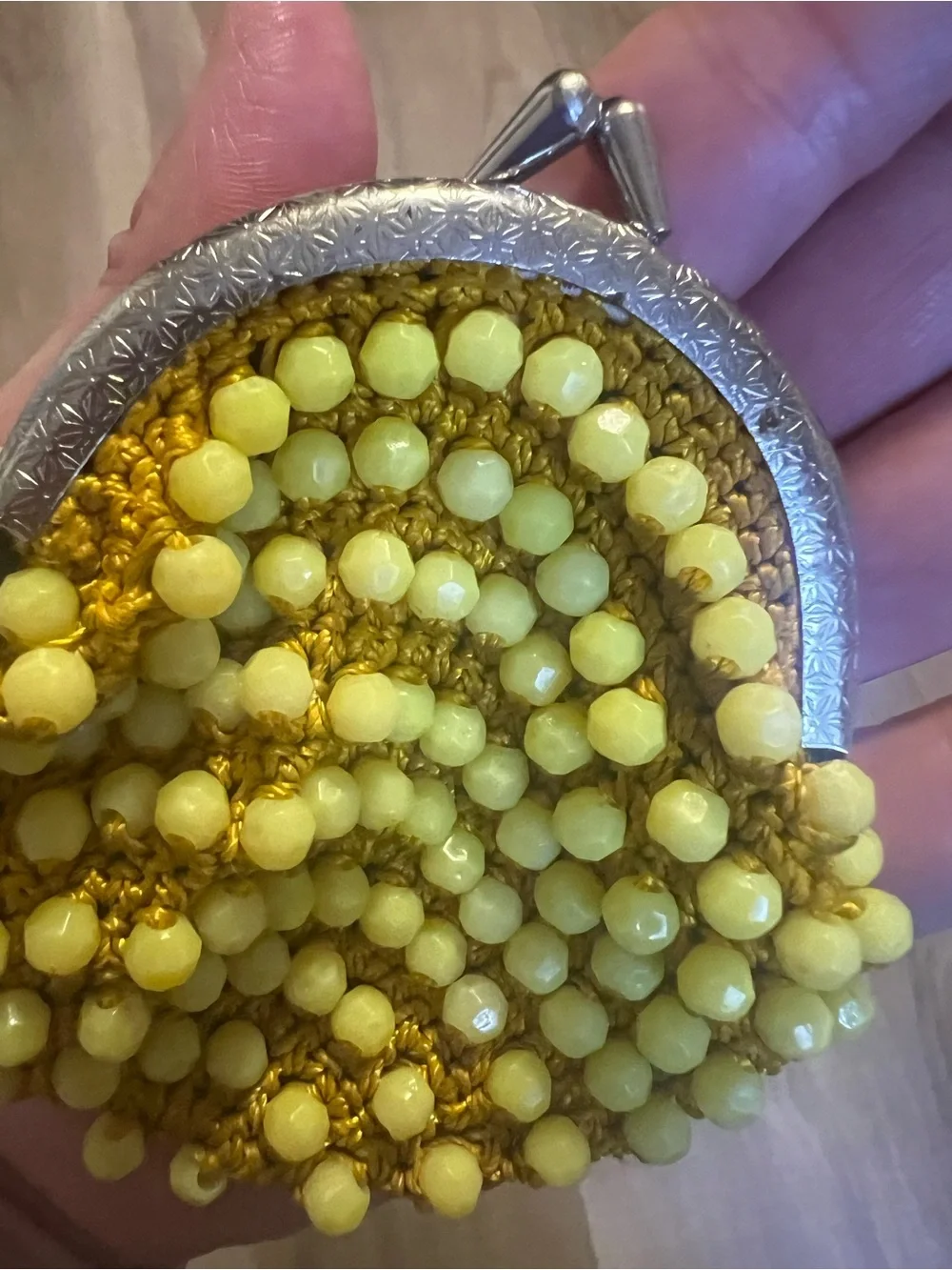 50’s-60’s yellow beaded kiss lock coin purse excellent condition!